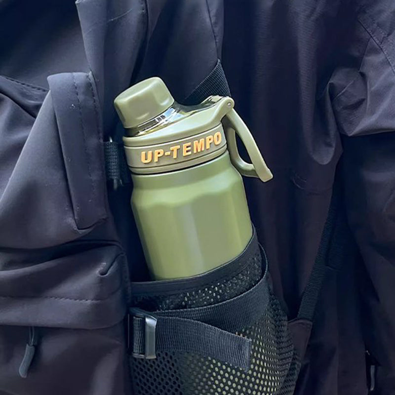 Isolierte Edelstahl-Wasserflasche mit Griff und Strohhalmdeckel