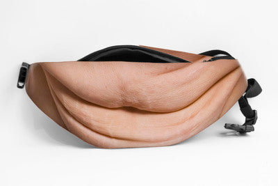 🥳Dadbag | Realistischer Fake-Bierbauch | Lustige Bauchtasche für Männer | Witziges Geschenk mit Bauchnabel und behaarter Brust | Verstellbarer schwarzer Riemen