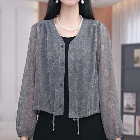 Leichter, kurzer und durchsichtiger Überwurf mit Knopfverschluss und Blumendruck