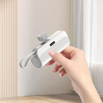 Tragbare Powerbank mit hoher Kapazität und integrierten Kabeln