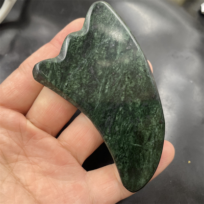 Naturstein-Massageset: Schabbrett, Fingerclip und eiförmiges Massagegerät