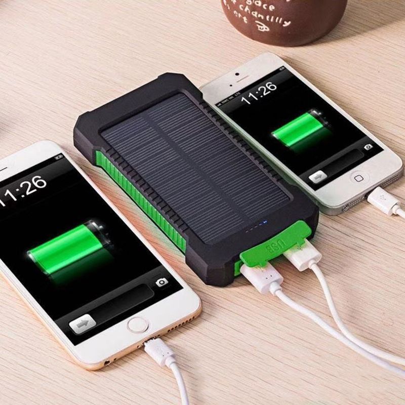 Sudrov 10000 mAh Solar-Ladegerät Powerbank Kabelloses Ladegerät Mit 4 integrierten Kabeln 7 Ausgänge 15 Watt Schnellladefunktion Powerbank für alle Mobilgeräte 3 Eingänge Tragbares Solar-Ladegerät mit zwei Taschenlampen, Karabinerhaken und Thermomete
