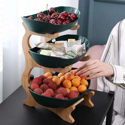 Dreistöckige Obstschale mit Holzständer