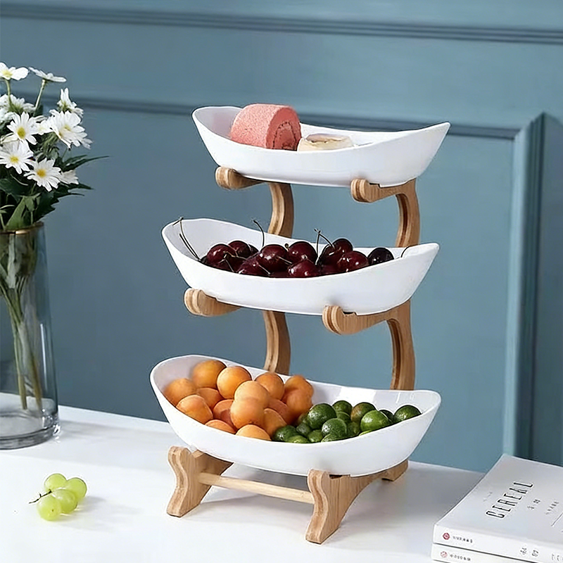 Dreistöckige Obstschale mit Holzständer