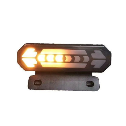 Integrierte multifunktionale LED-Lichtleiste für Brems- und Blinksignale