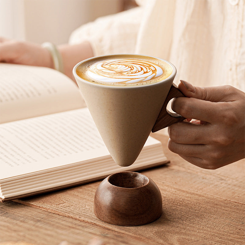 ☕ 50 % RABATT! 🍂 Vintage-Kaffeetasse – Holzgriff & Untertasse – Stilvoll & rustikal – Handgefertigte Keramik mit ergonomischen Holzelementen ✨